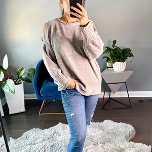 🏷Baby it’s Cold shoulder Grey